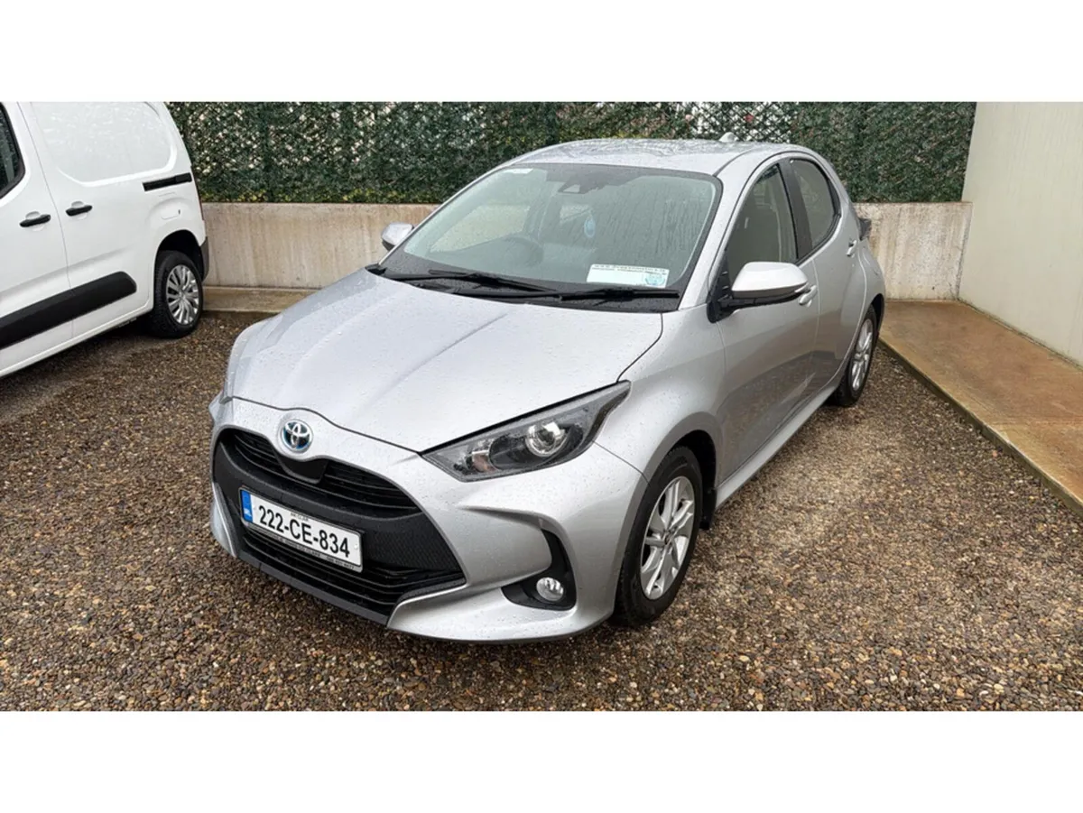 Toyota Yaris 1.5 HYBRID LUNA 4DR AUTO - Image 2