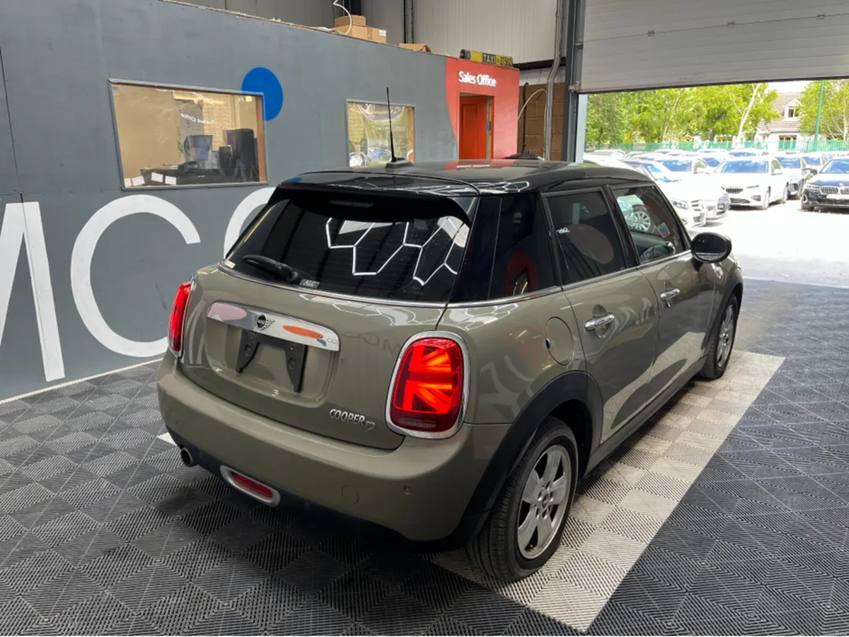 Mini Cooper 2019 MINI COOPER D 1.5 AUTOMATIC / CRU - Image 2