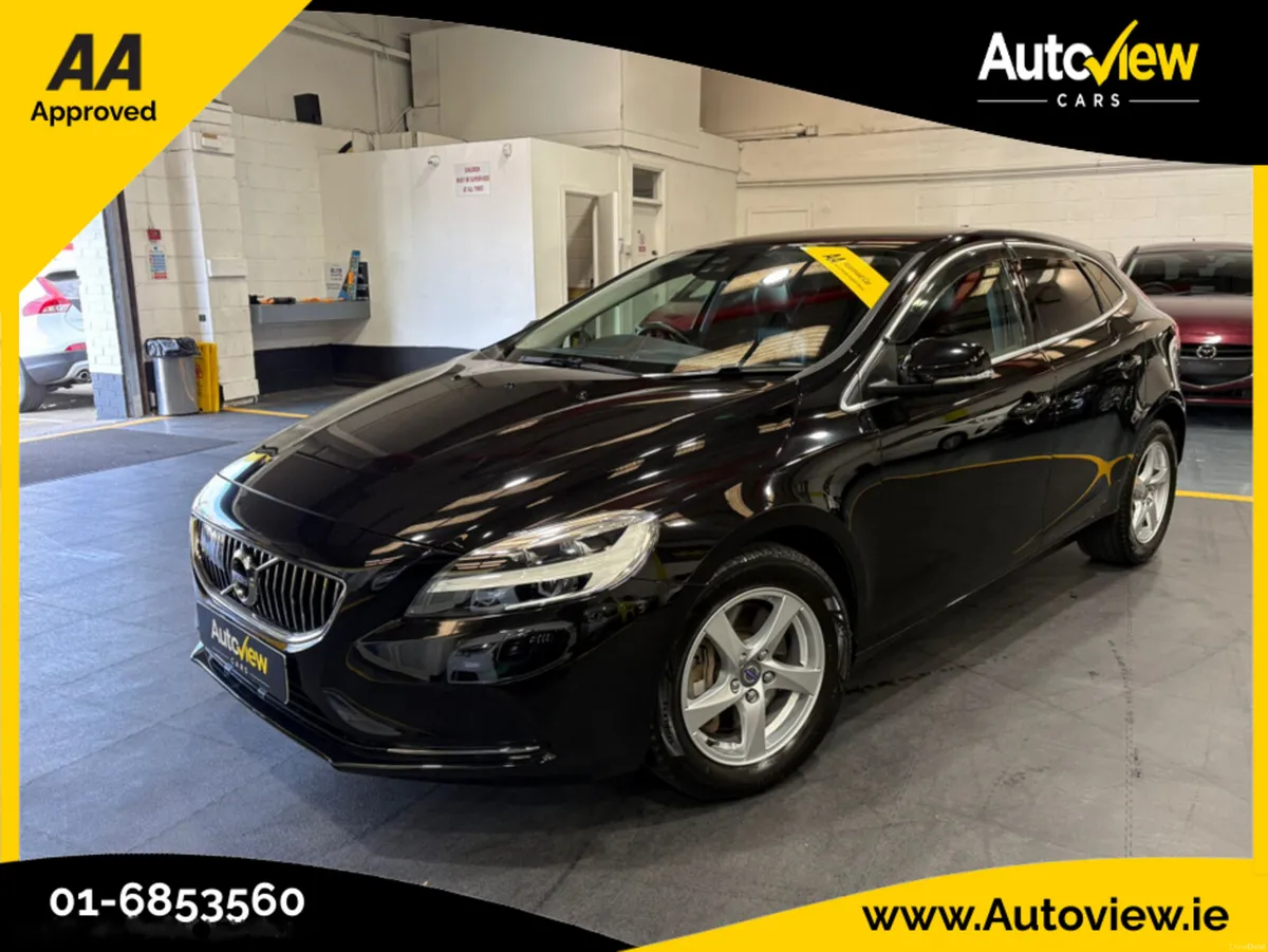 Volvo V40 Inscription Model D4 2.0 Diesel Automati - Image 4