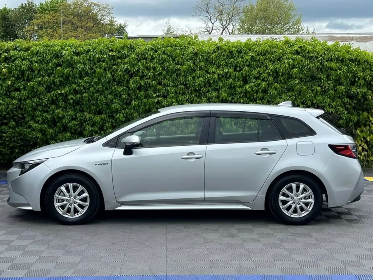 Toyota Corolla TOURING 1.8 HYBRID // NEW 2 YEAR NC - Image 3