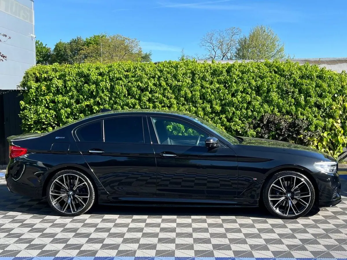 BMW 5-Series 530e M-SPORT COMPETITION 2.0 HYBRID / - Image 2