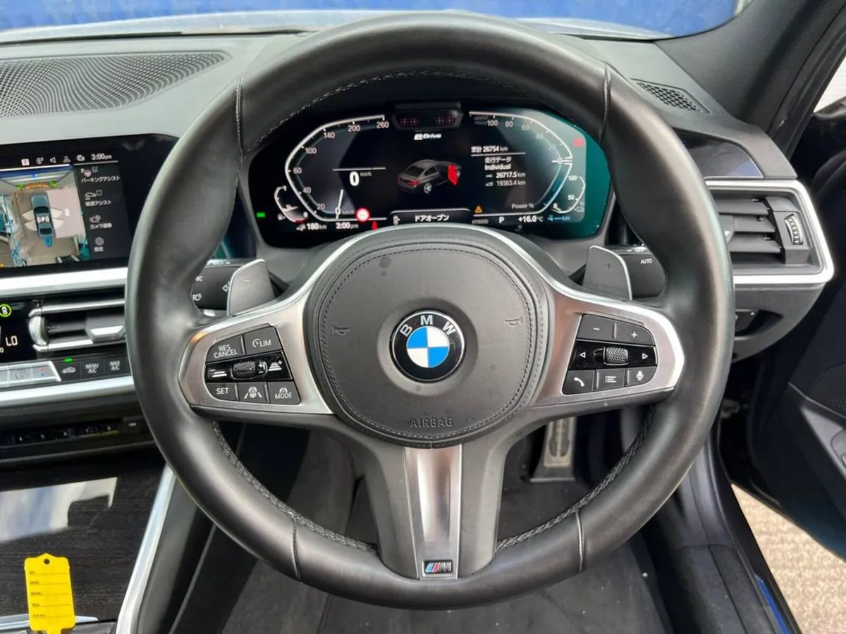 BMW 3-Series 330e M-SPORT COMPETITION 2.0 HYBRID / - Image 4