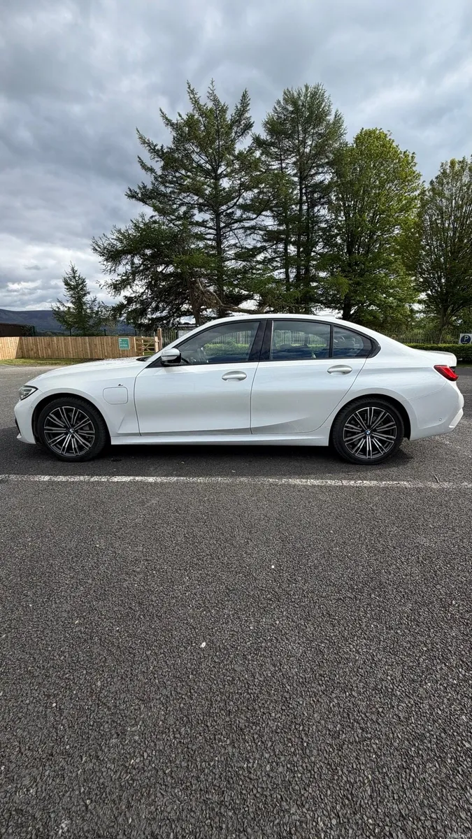 BMW 330e M-Sport 2020 - Image 2