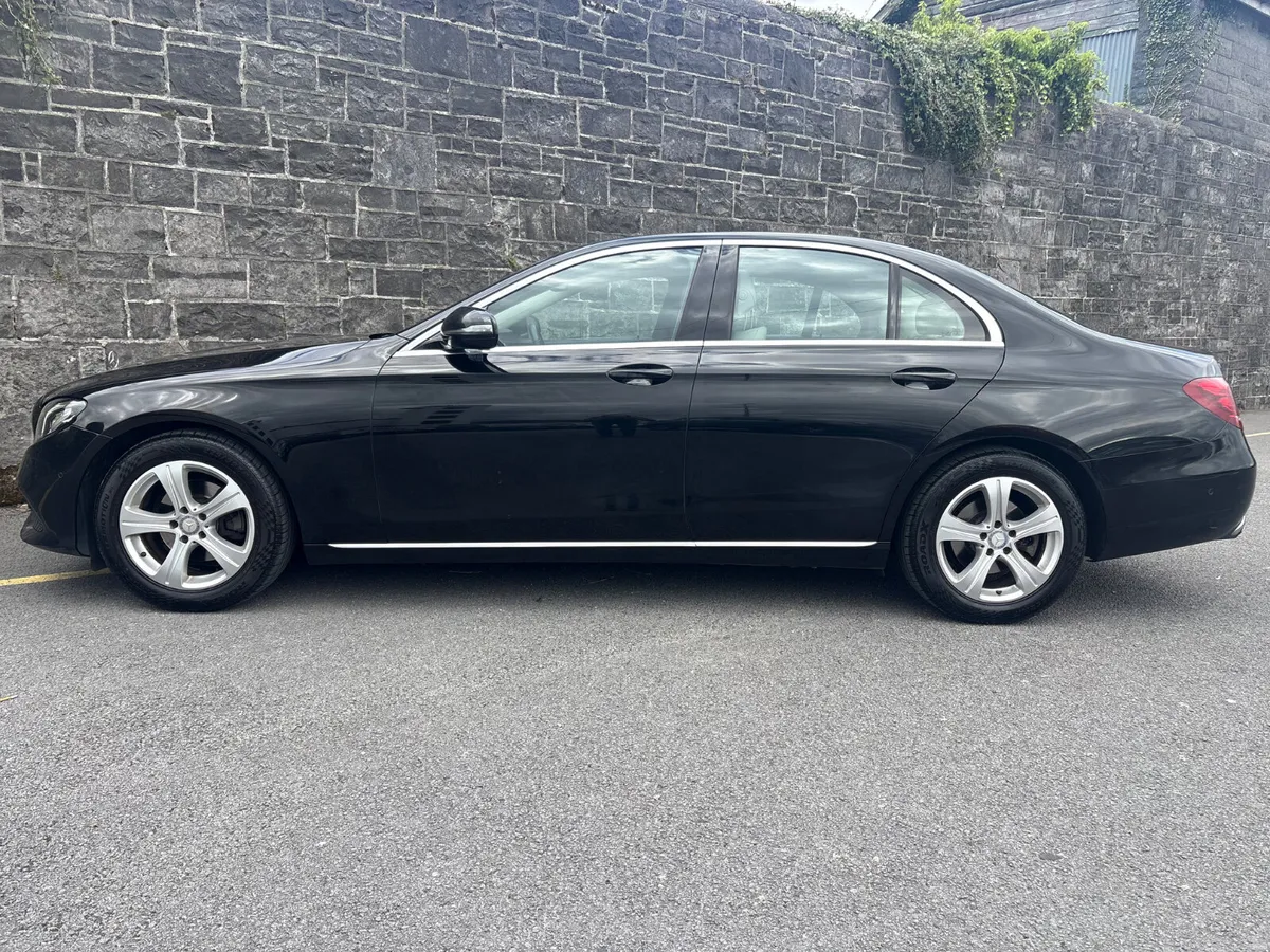 17 Merc E220 Avantgarde Full Merc Service history! - Image 4