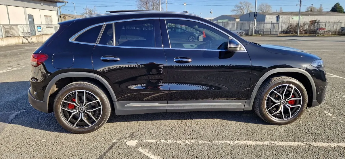 Mercedes-Benz EQA 250+ AMG Line Premium 2023 - Image 3