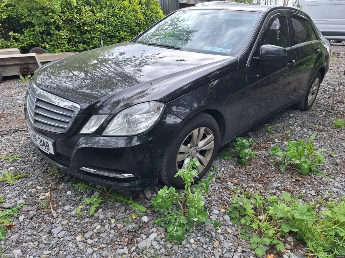 Mercedes E220 6 speed manual Diesel - Image 2