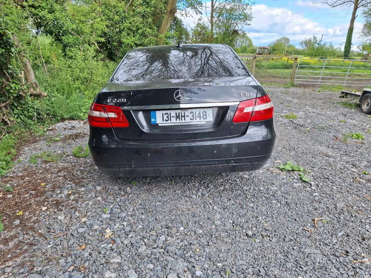 Mercedes E220 6 speed manual Diesel - Image 3