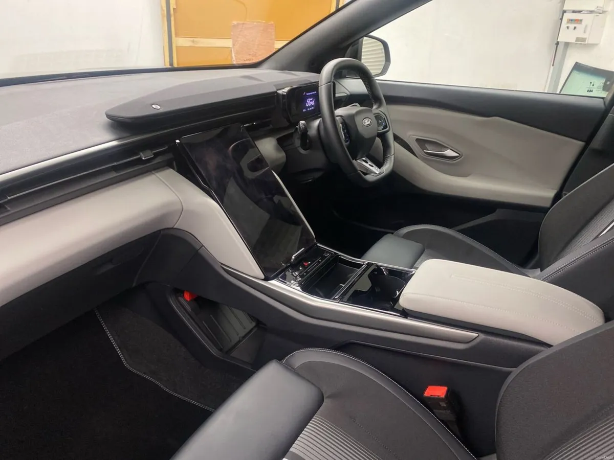 Ford Capri Select 77kWh Extended Range - Image 3