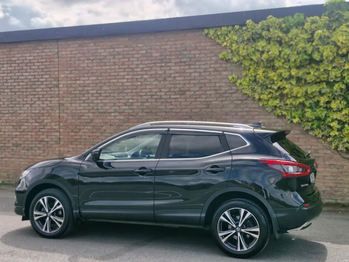 Nissan Qashqai SV PREMIUM DSL FINANCE AVAILABLE - Image 3