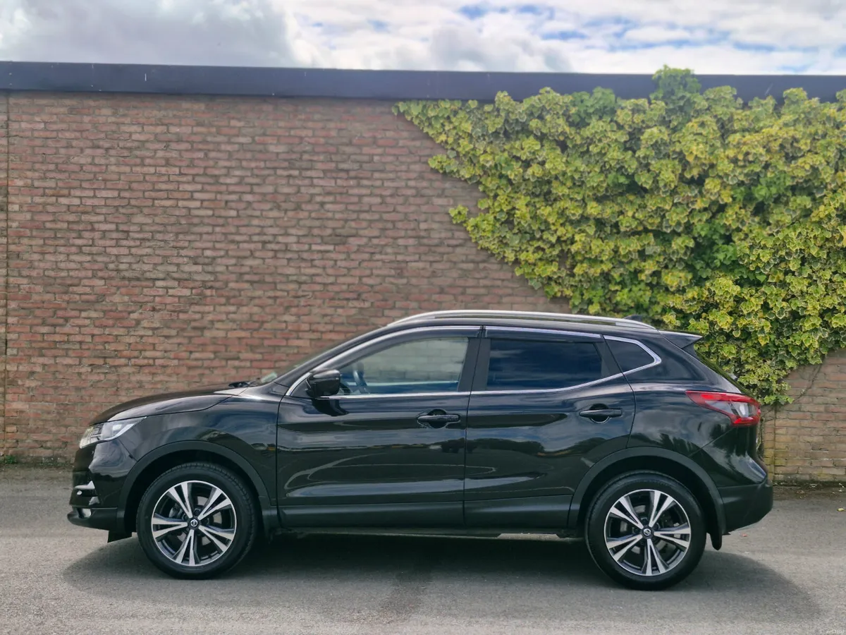 Nissan Qashqai SV PREMIUM DSL FINANCE AVAILABLE - Image 4