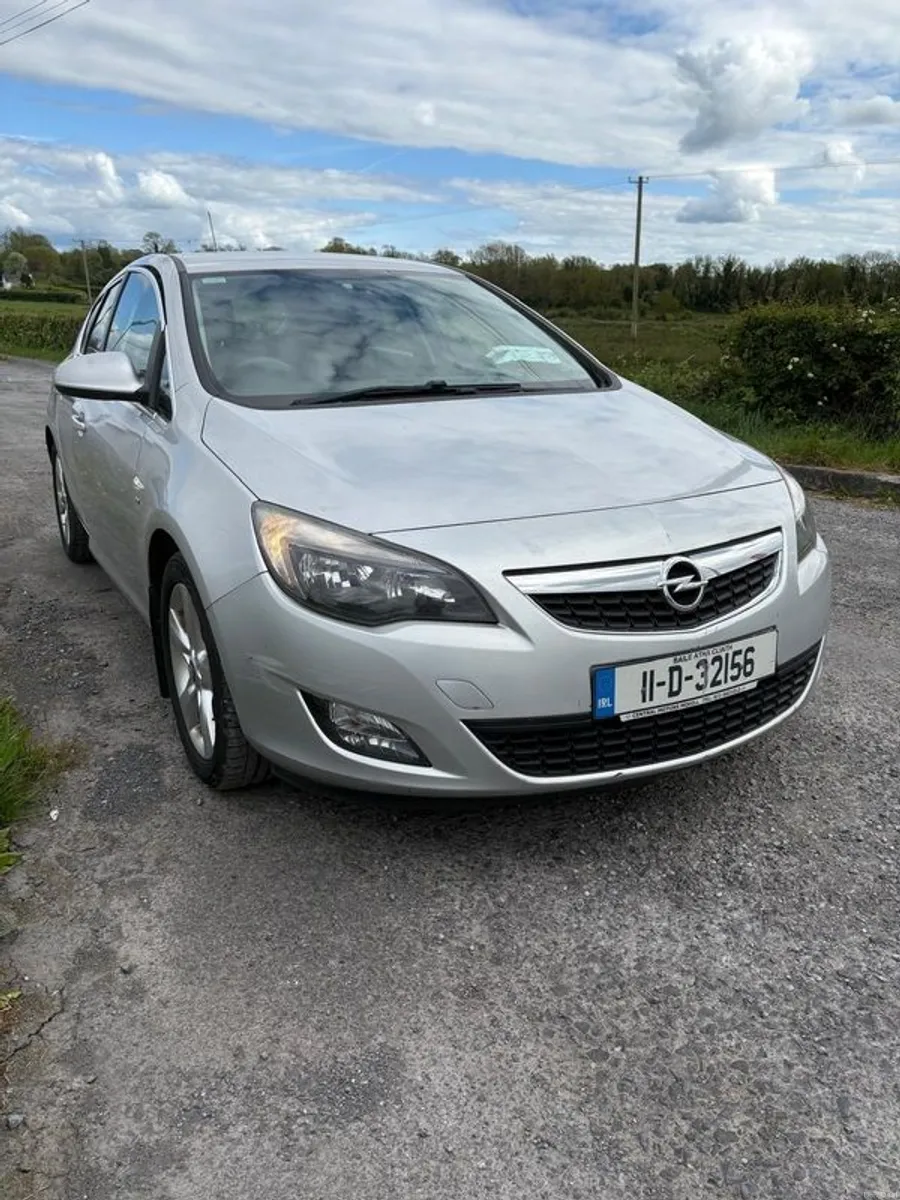 2011 Opel Astra - Image 1