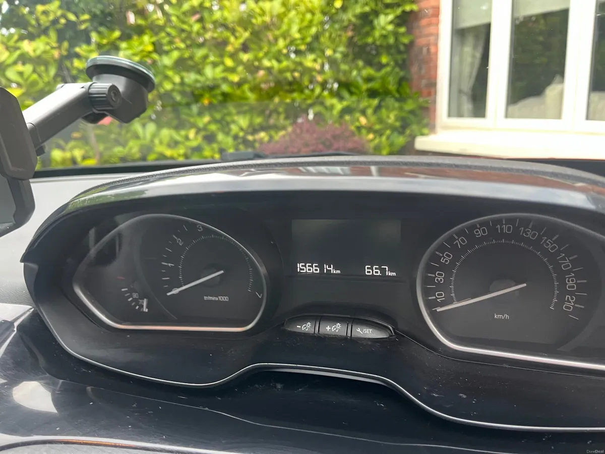 Peugeot 208 2017 - Image 2