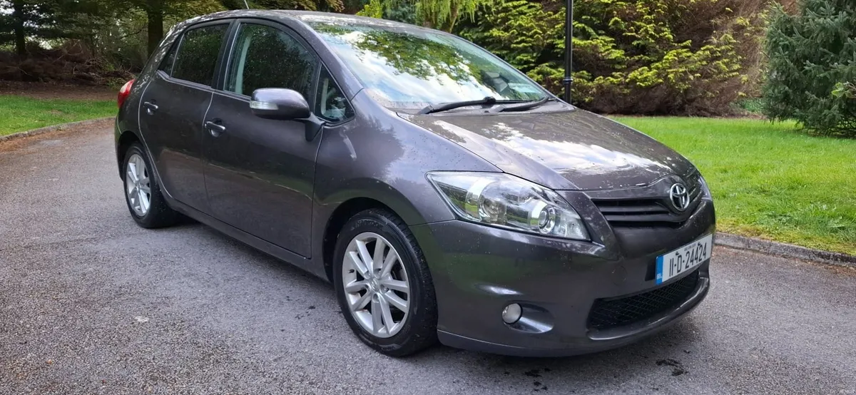 11 Toyota Auris  , FSH,   ONE Lady Owner - Image 1