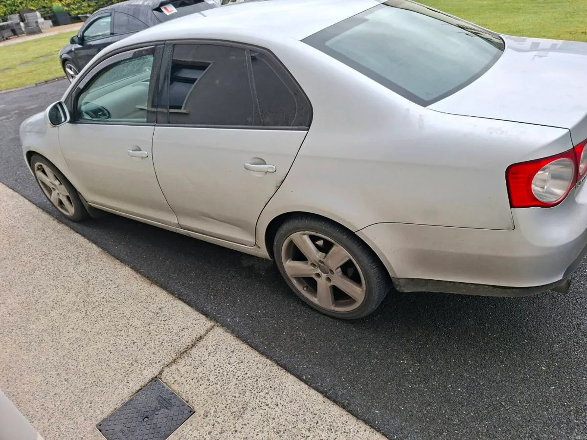 VOLKSWAGEN JETTA - Image 4