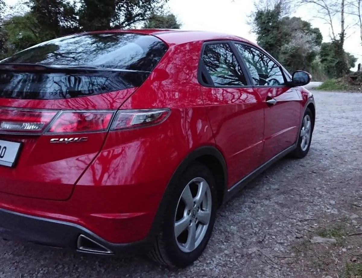 Honda Civic 2011 - Image 1