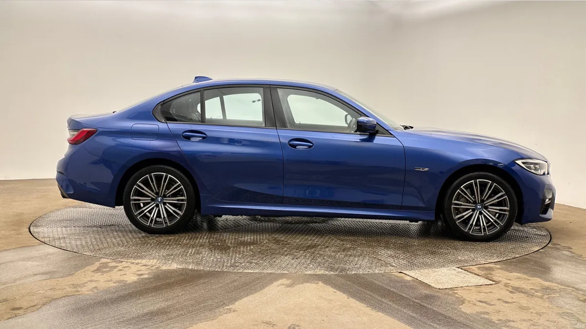 2022 BMW 330e M Sport X Drive - Image 3