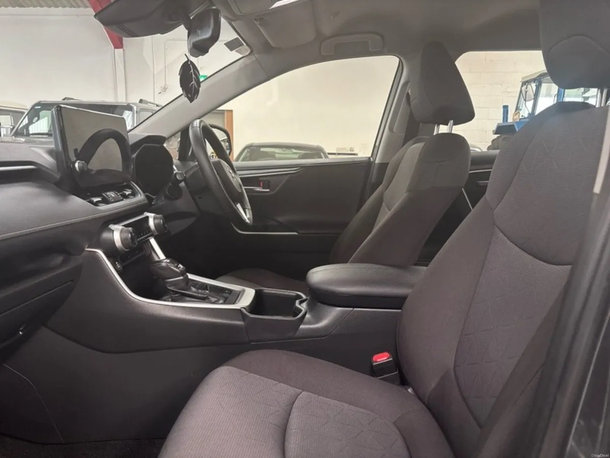 Toyota RAV4 HYBRID LUNA 4DR AUTO - Image 6