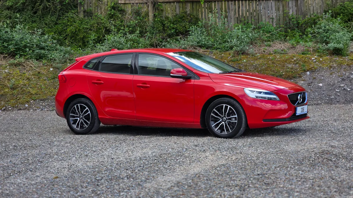 2018 Volvo V40 Kinetic Automatic - Image 3