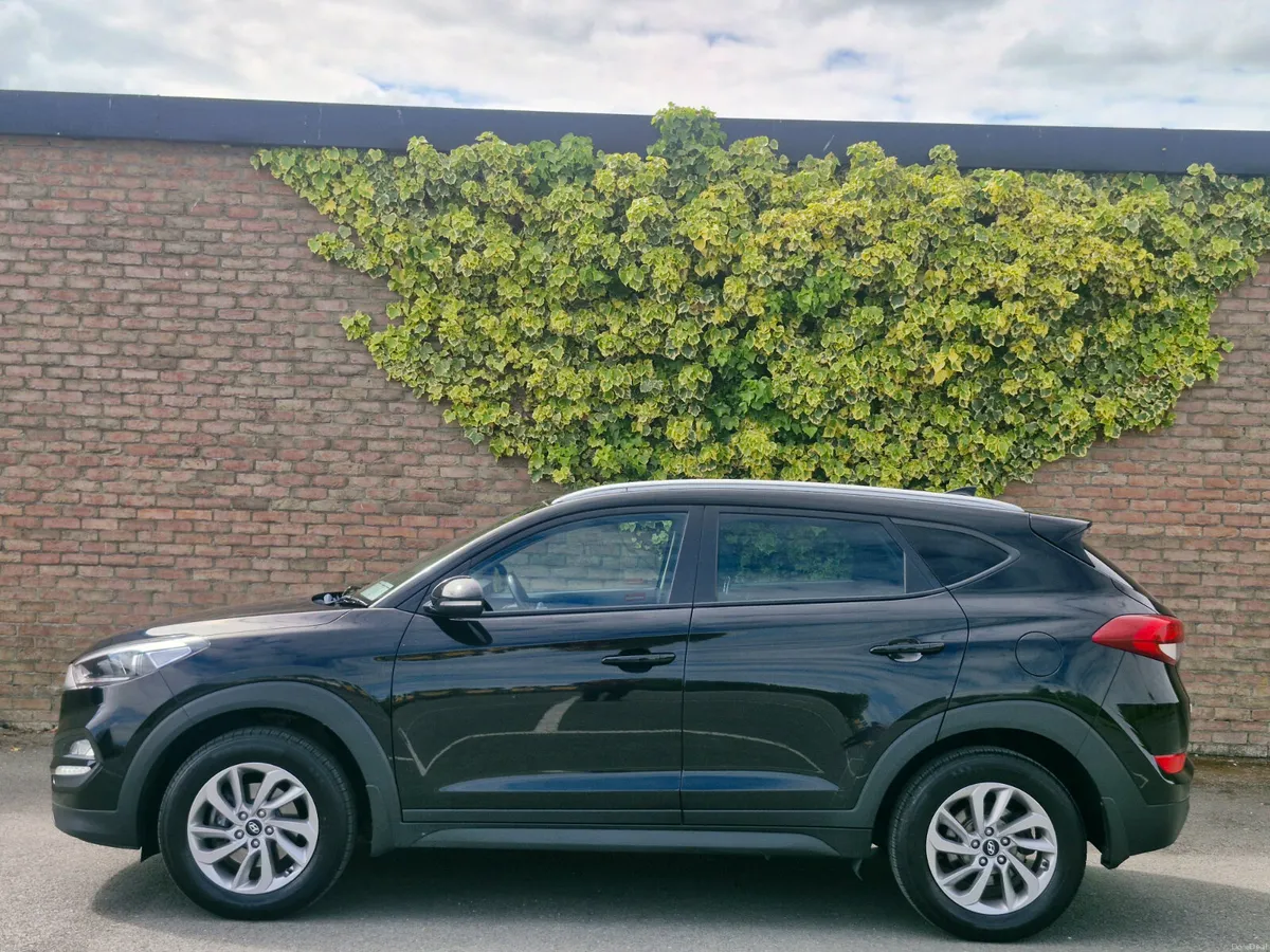 Hyundai Tucson EXECUTIVE  LOW MILAGE - Image 3