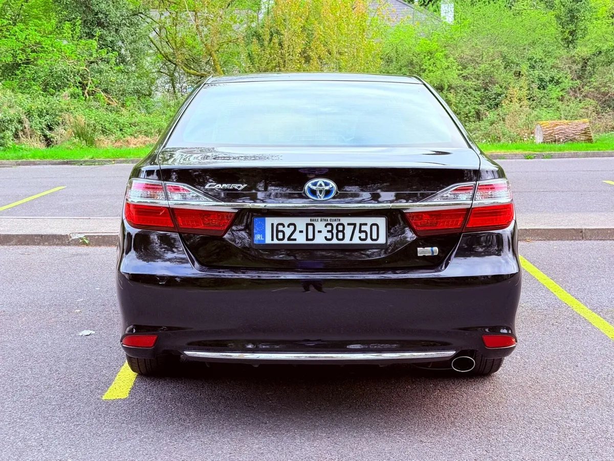 Toyota Camry Hybrid - Image 3