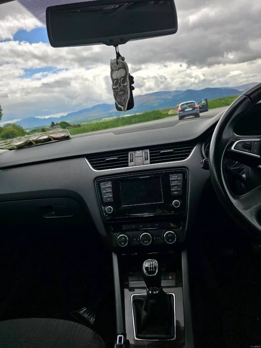SKODA OCTAVIA ELEGANCE 1.2 TSI - Image 4