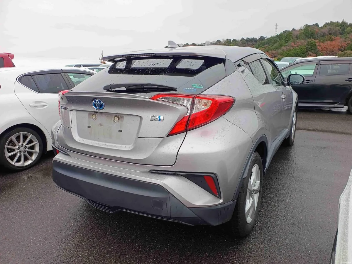 2017 Toyota C-HR immaculate condition - Image 4