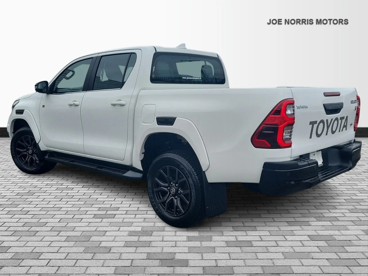 Toyota Hilux 2.4 Diesel Double Cab 4WD Z GR Sport - Image 4