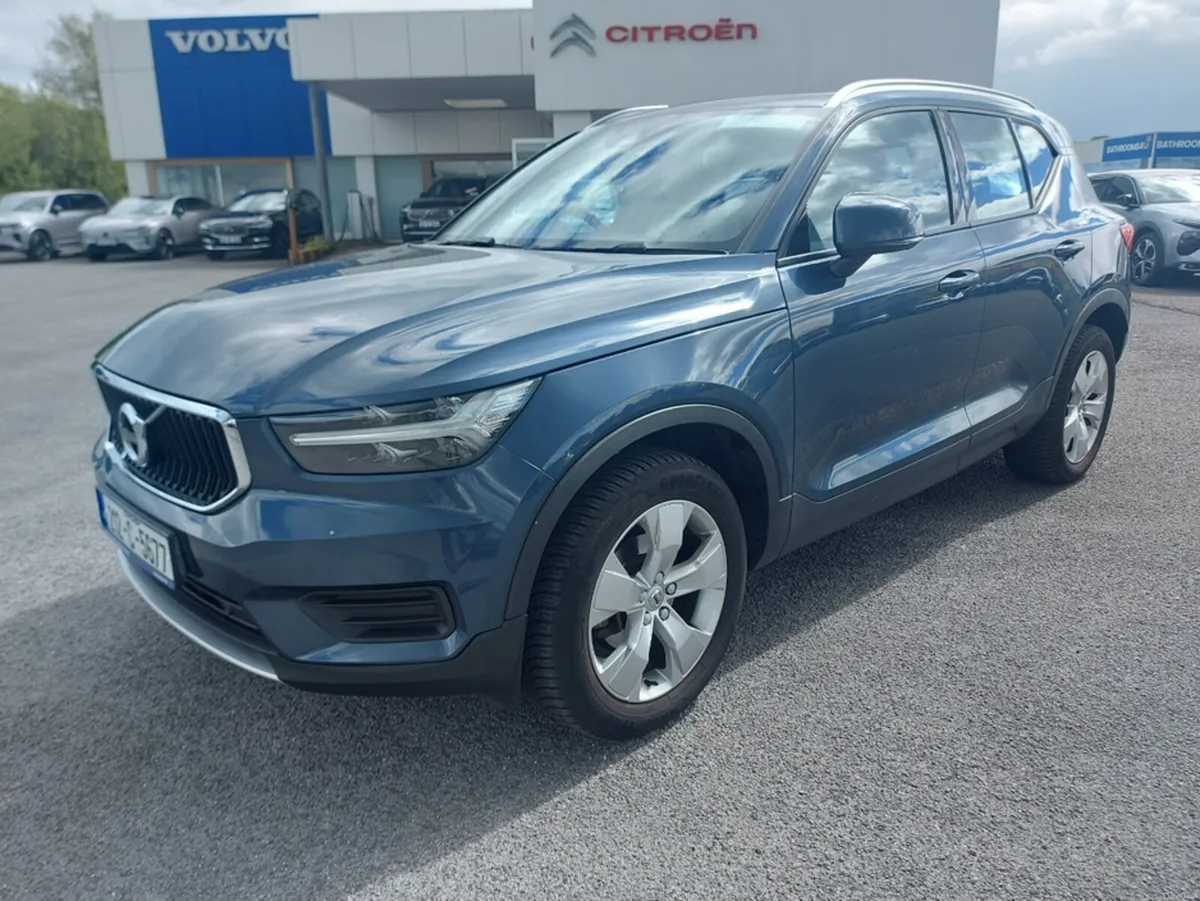 Volvo XC40 T2 MOMENTUM 5DR - Image 1