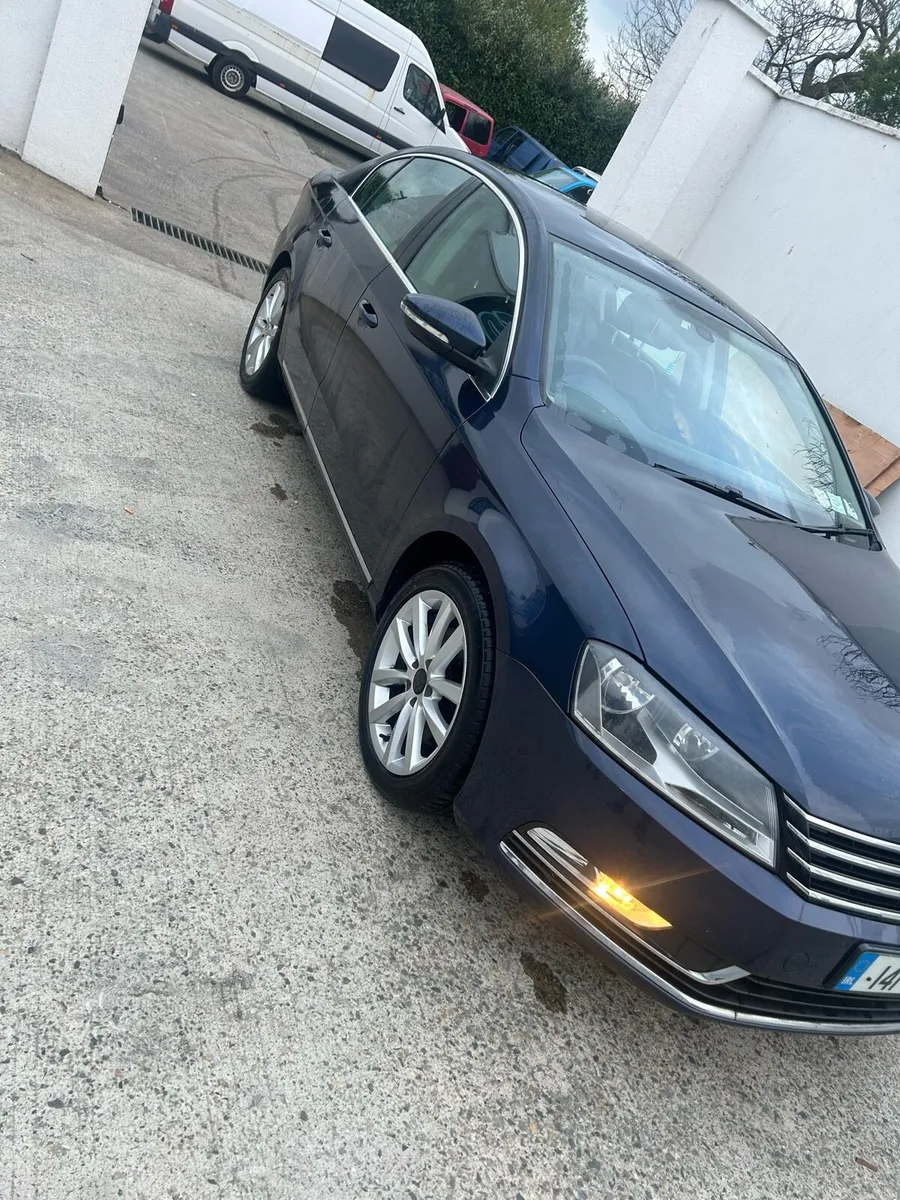 Volkswagen Passat - Image 4