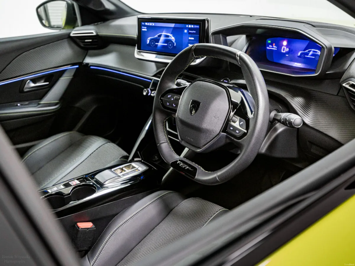 Peugeot 208 E-GT 51kWh Auto 155HP - Image 2