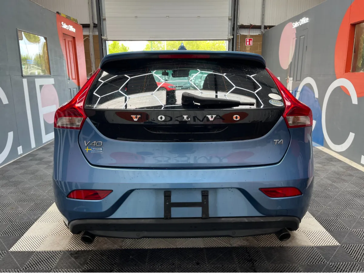 Volvo V40 2015 VOLVO V40 T4 SE 1.6 AUTOMATIC / CRU - Image 3