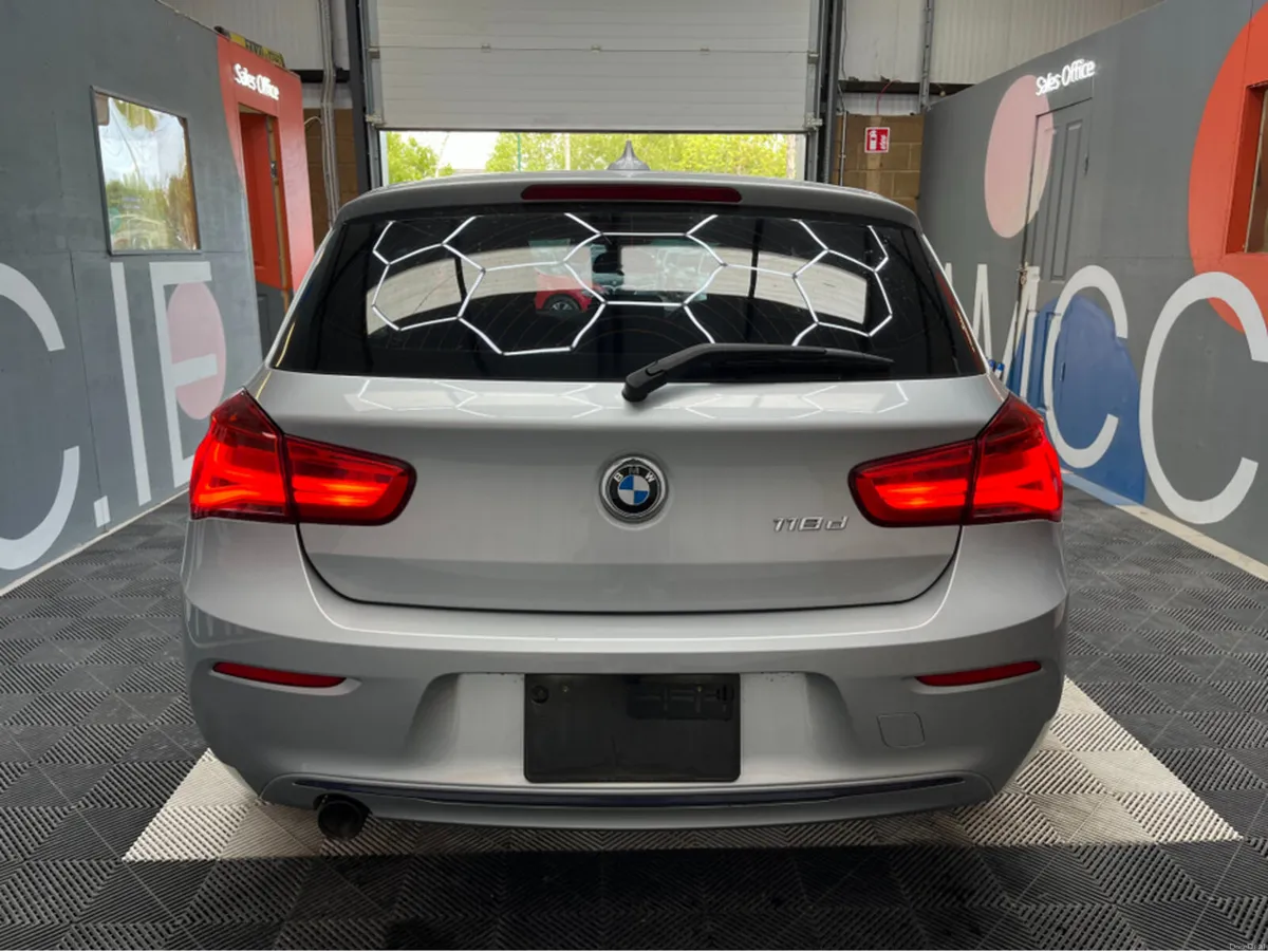 BMW 1-Series 2018 BMW 118D SPORT 2.0 AUTOMATIC / C - Image 3