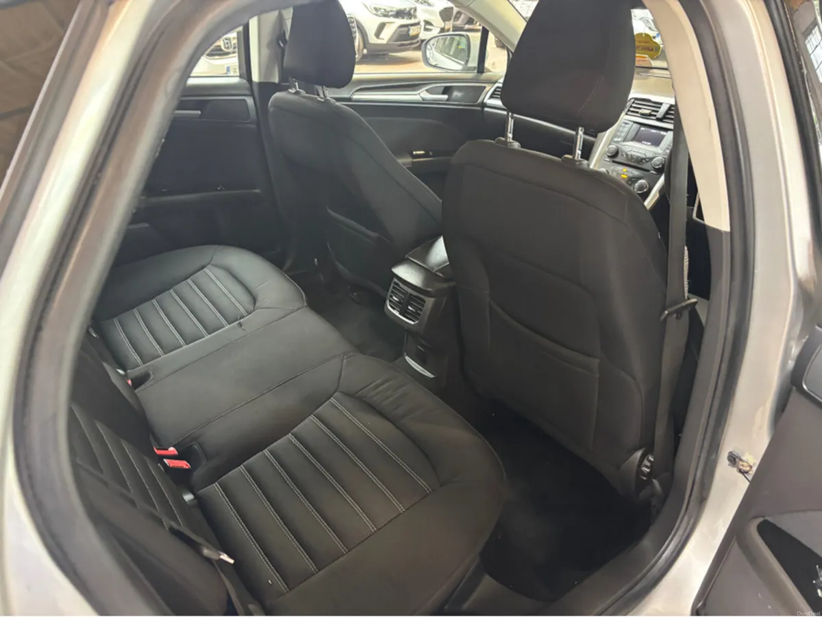 Ford Mondeo ZETEC 2.0 TD 150PS 6SPEED 5DR 4DR - Image 4