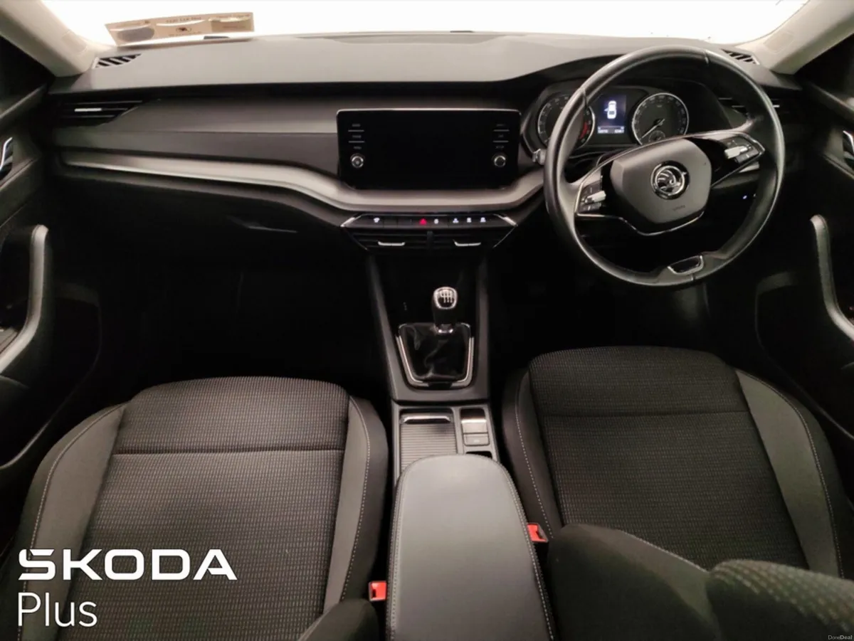 Skoda Octavia AMBITION 2.0 TDI 115HP 5DR - Image 4