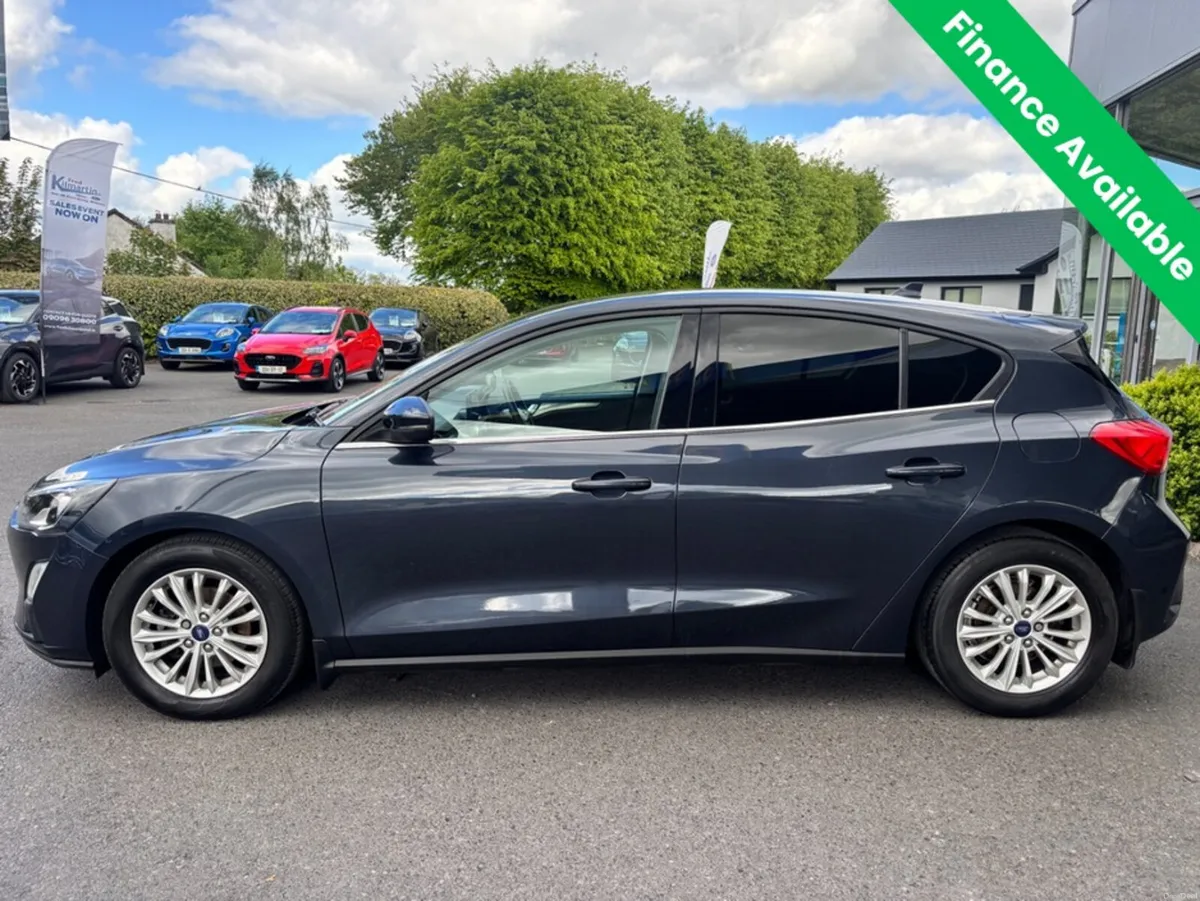 Ford Focus TITANIUM EDITION 5DR 1.5 T TD 120 4 - Image 4