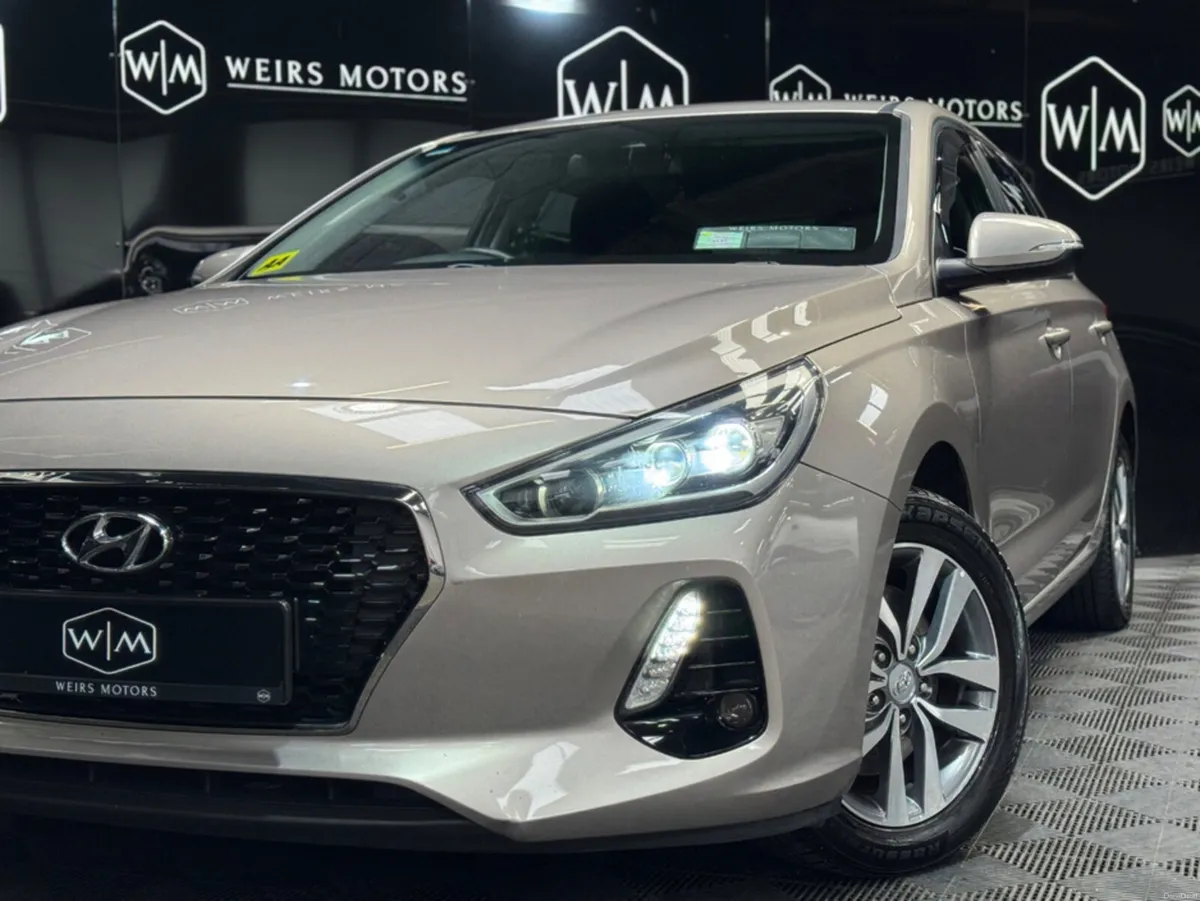 Hyundai i30 1.6 DIESEL DELUXE 5DR LOW MILEAGE - Image 3