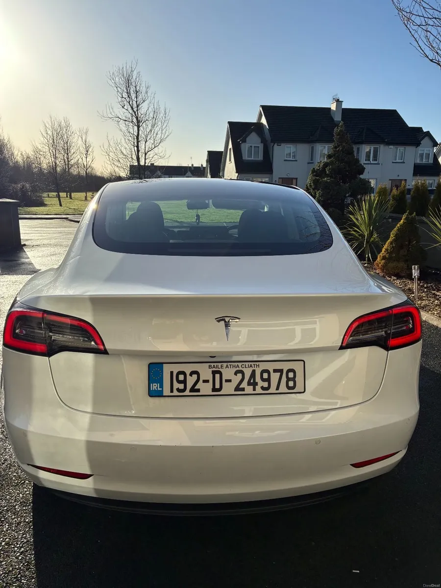 Tesla Model 3 2019 - Image 2