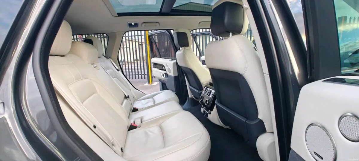 2021 Range Rover Vogue - Luxury Spec | Warranty - Image 5