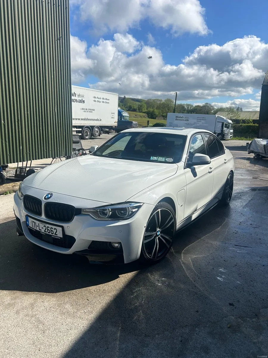 2017 BMW 330e petrol hybrid - Image 4