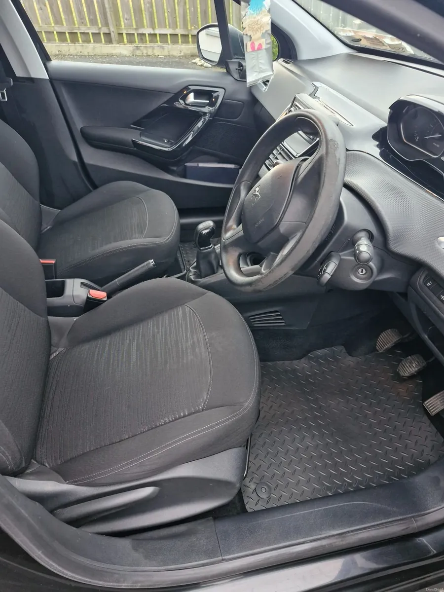 Peugeot 208 2016 - Image 2