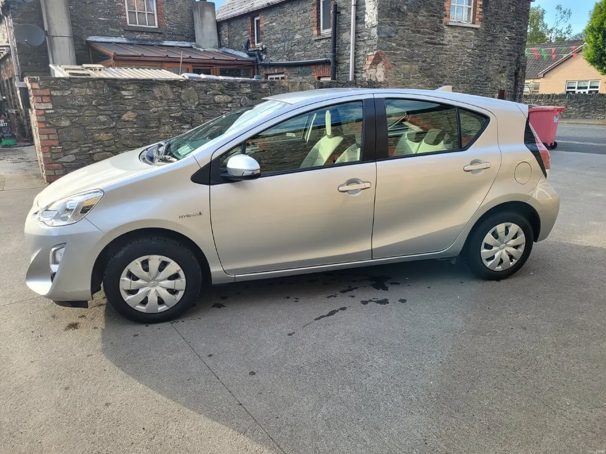 171 Toyota Auqa Hybrid Auto Nct 12-26 Tax 11-26 - Image 3