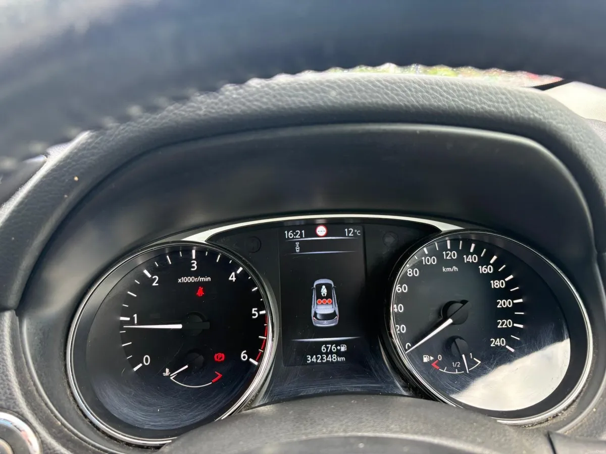 Nissan X-Trail 2015 - Image 2