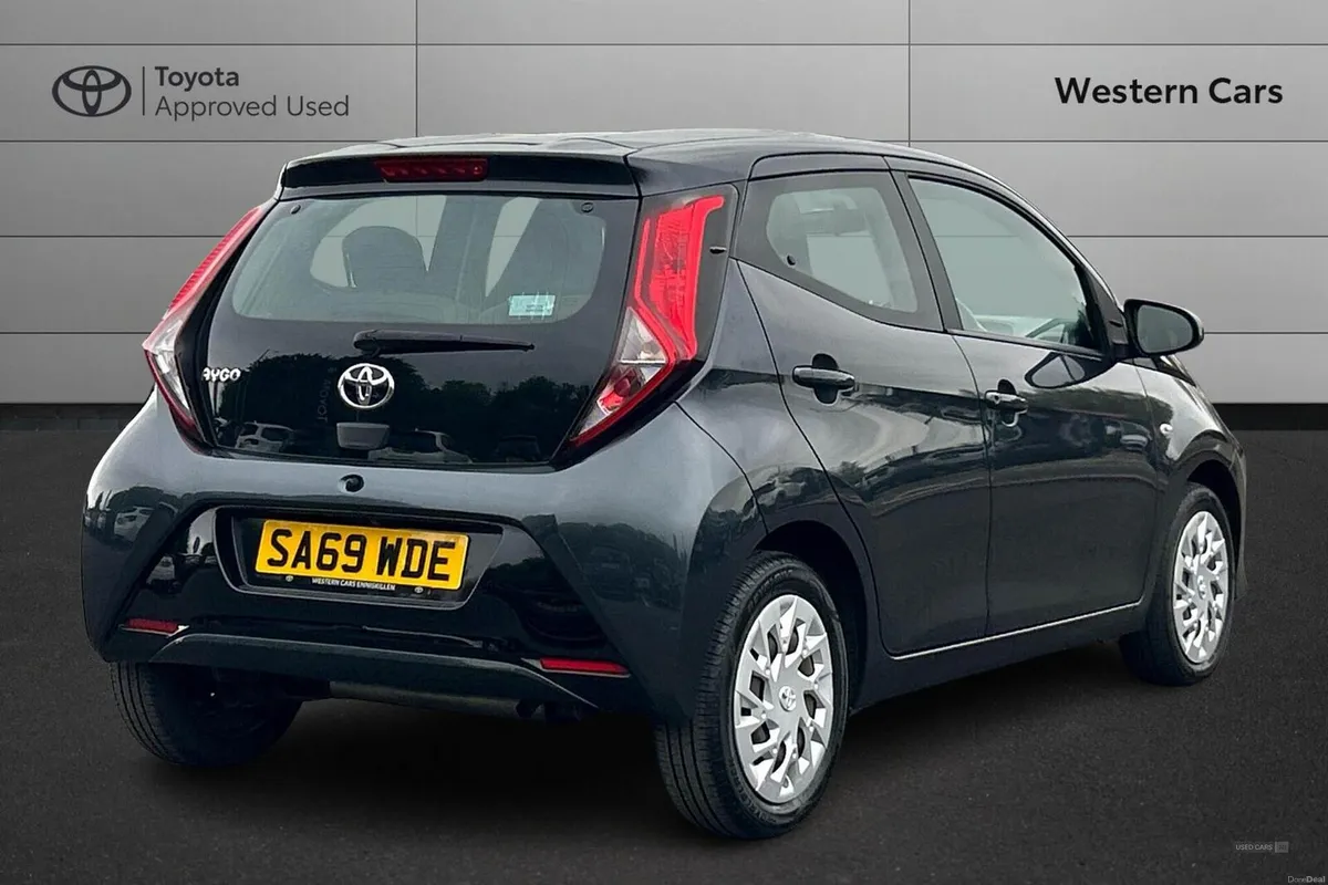 Toyota Aygo 1.0 VVT-i x-play Euro 6 5dr - Image 2