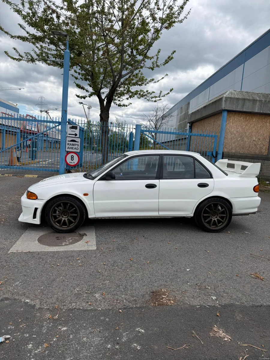 Mitsubishi Lancer EVOLUTION 2 RS - Image 3