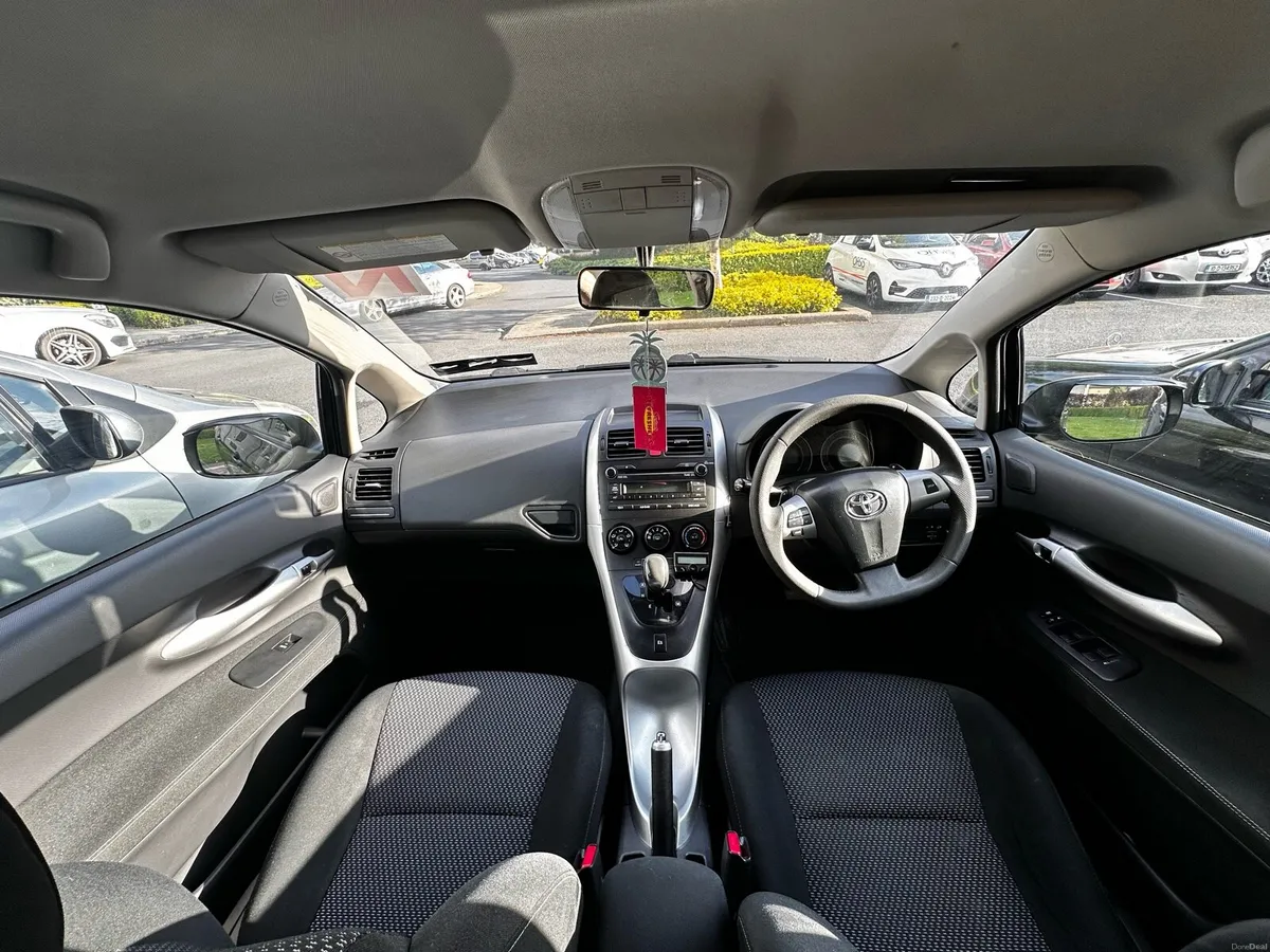 Toyota Auris Automatic - Image 3