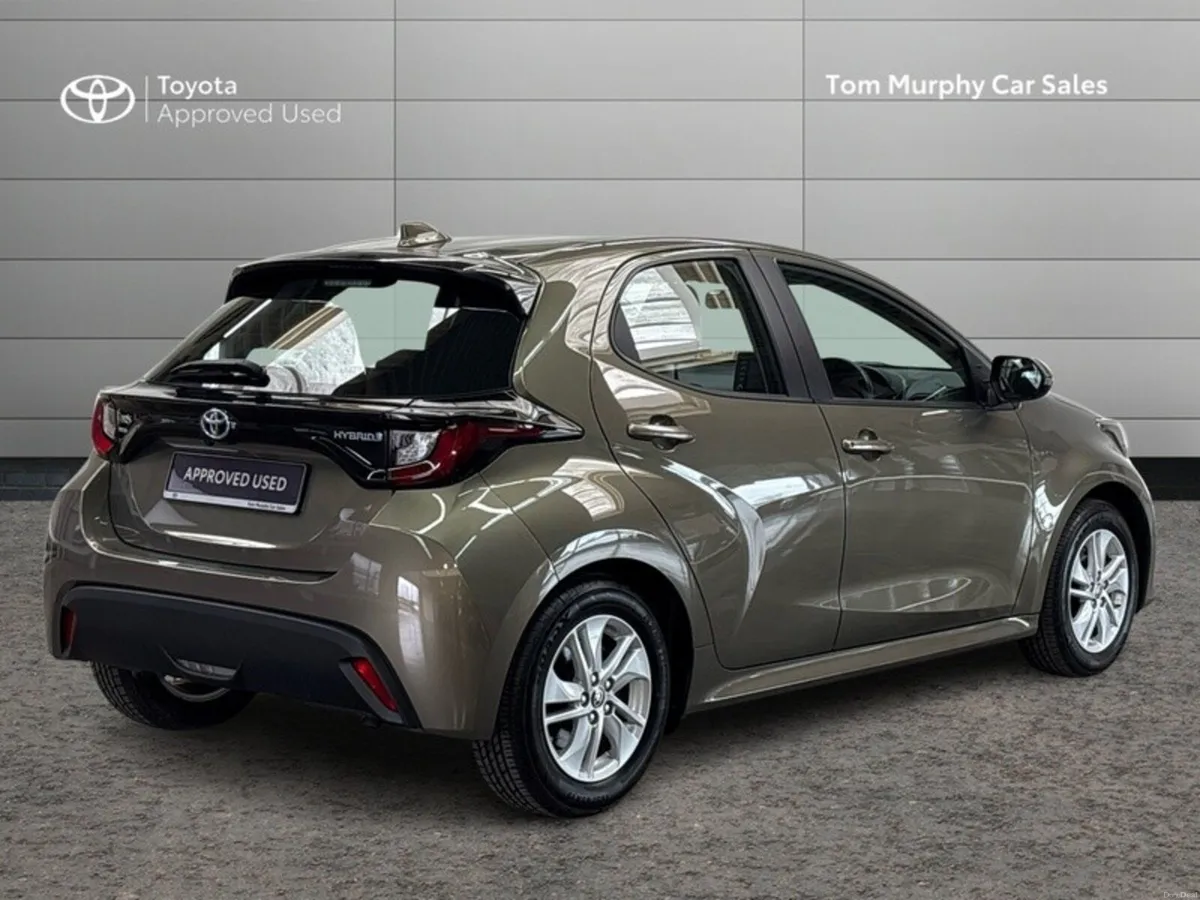 Toyota Yaris 1.5 HYBRID LUNA 4DR AUTO - Image 2