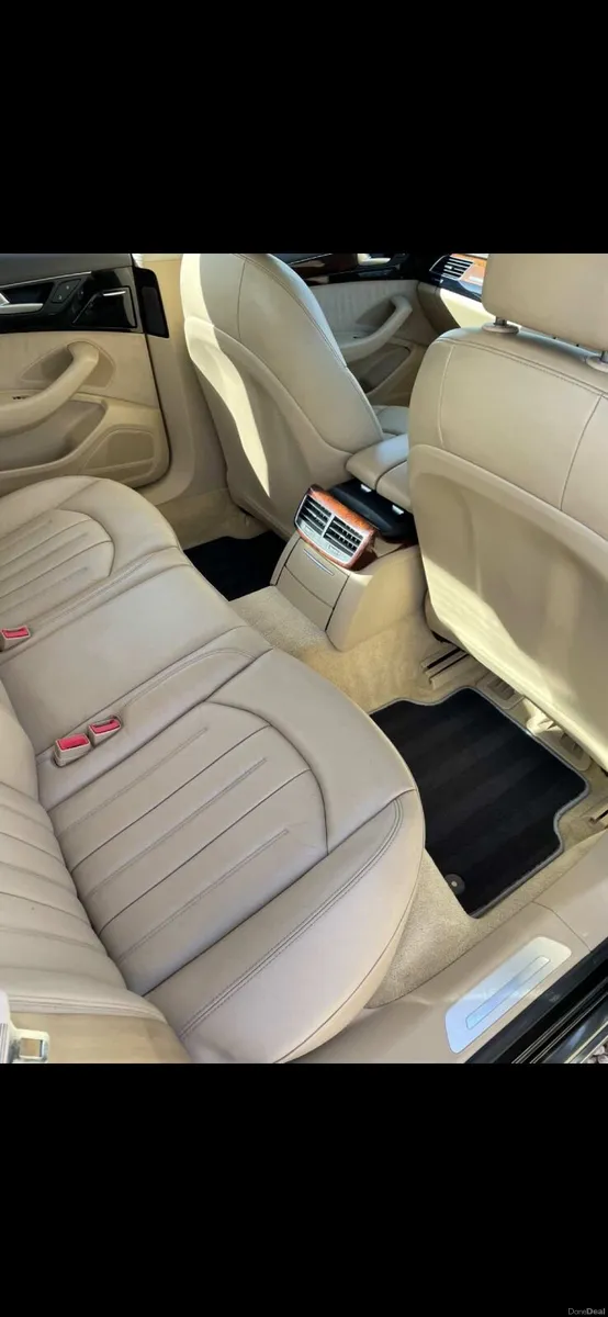 Audi A8 2011 - Image 3