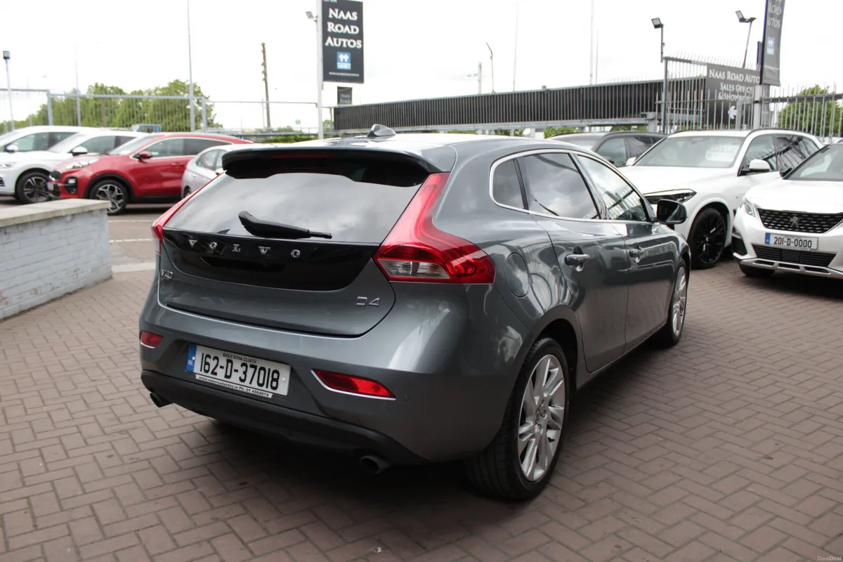 2016 VOLVO V40 5DR HATCHBACK AUTO - Image 4