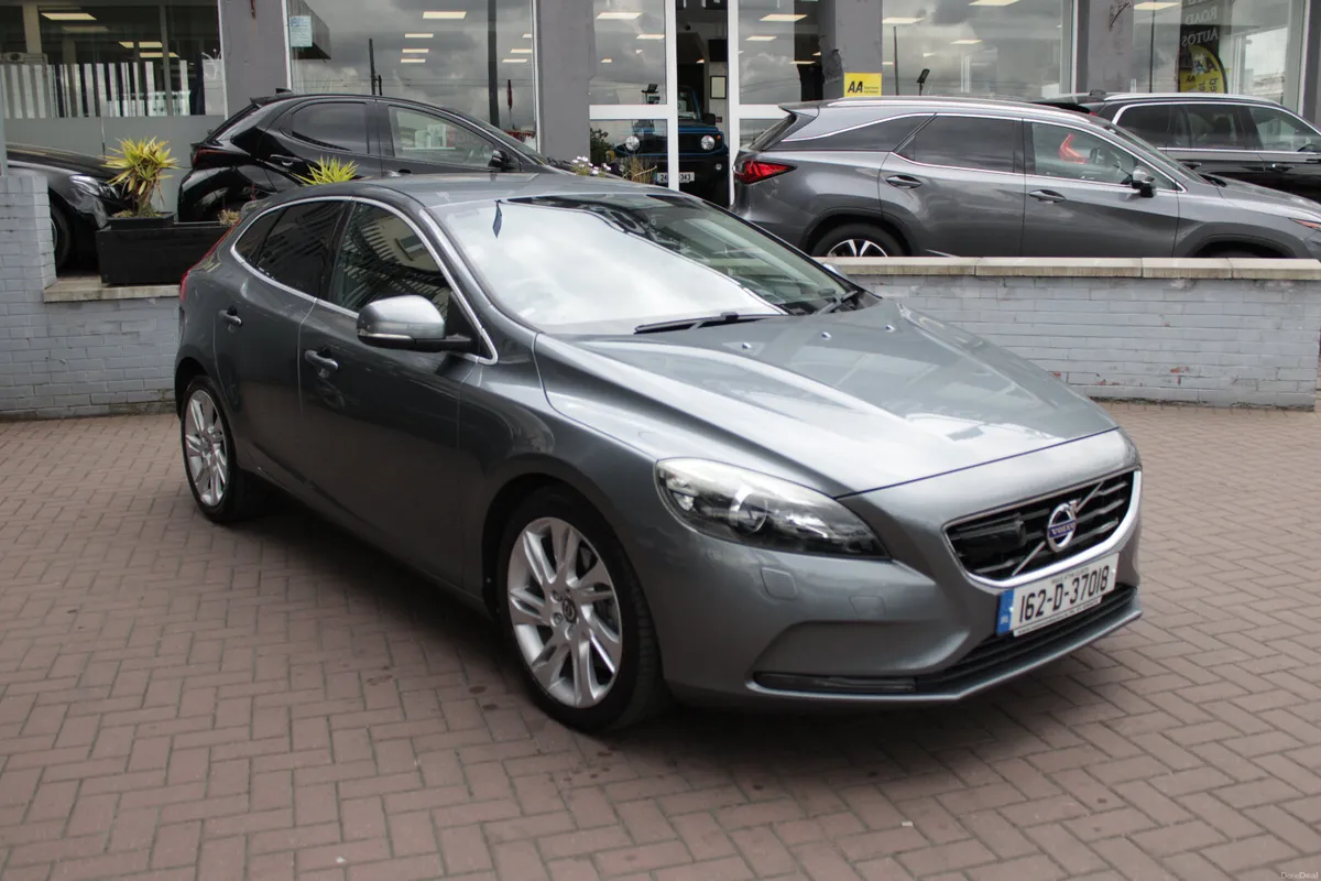 2016 VOLVO V40 5DR HATCHBACK AUTO - Image 1