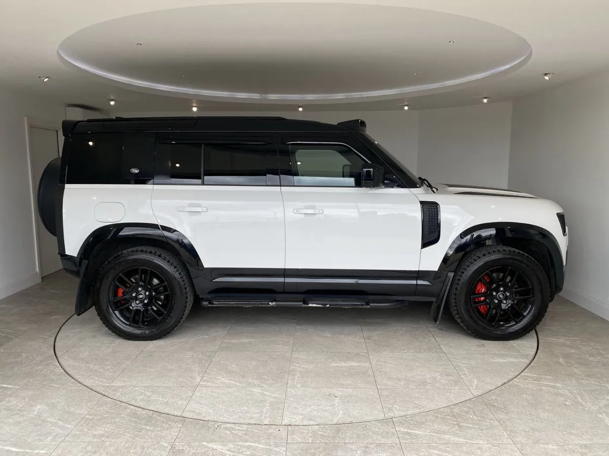 Land Rover Defender 2022 - Image 4